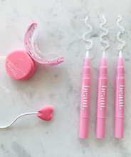 Load image into Gallery viewer, Beaut Teeth Whitening Kit: Polly Pink