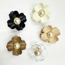 Load image into Gallery viewer, Flower Hair Clip With Pearl