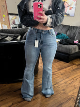 Load image into Gallery viewer, Judy Blue HW “Control Top” Flare Jean 88486